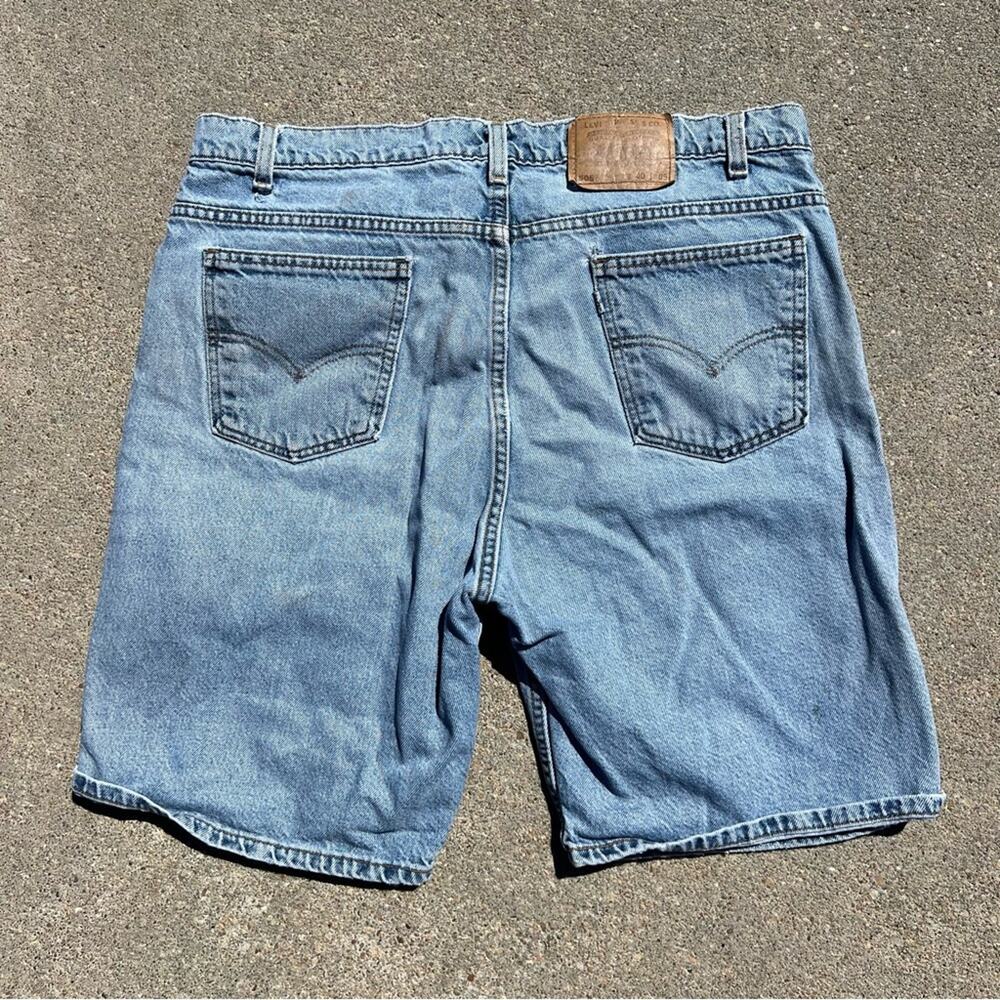 Vintage Levi’s 505 Regular Fit Jean Shorts Size 40